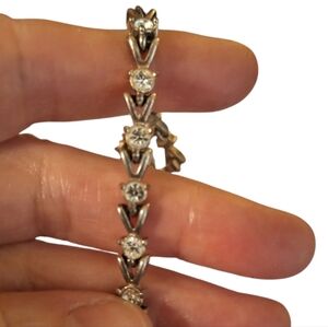 Vintage Avon Tennis Bracelet 80's Style Silver Toned Metal Rhinestones 7 inches